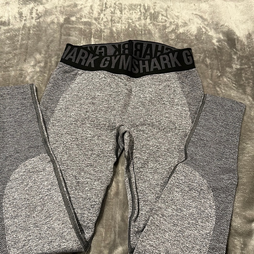 Gym shark leggings size small